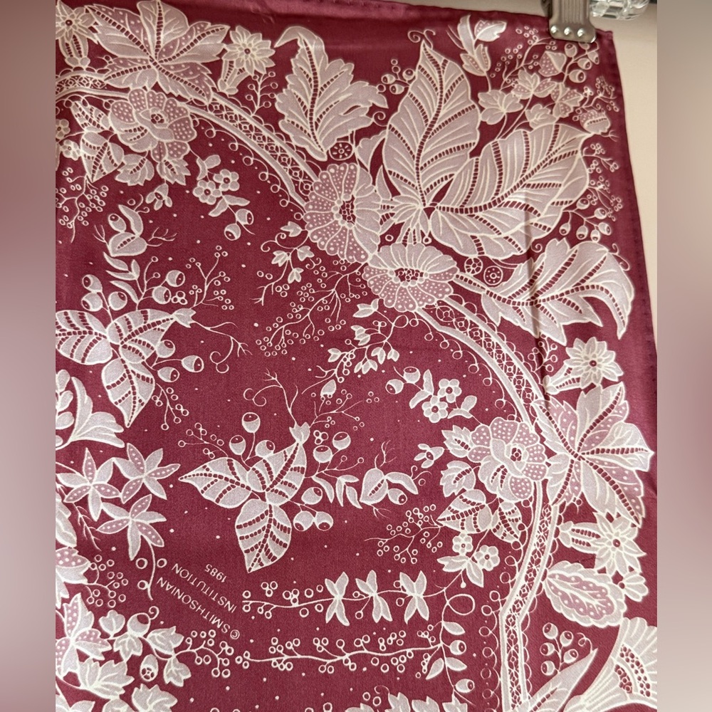 Smithsonian “Wisteria Lace” Silk Scarf NWT - Picture 8 of 9